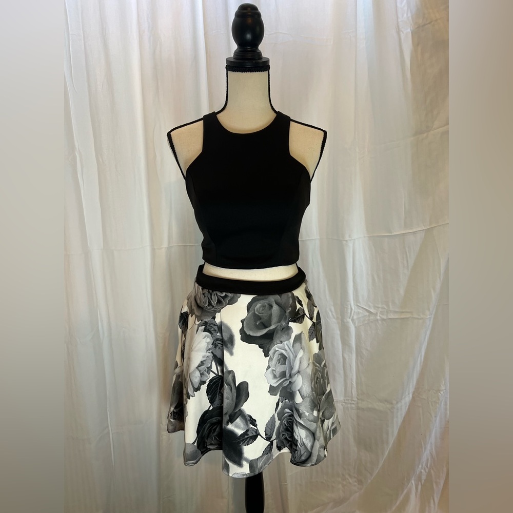 Floral formal two piece set (with pockets) - speechless size 7